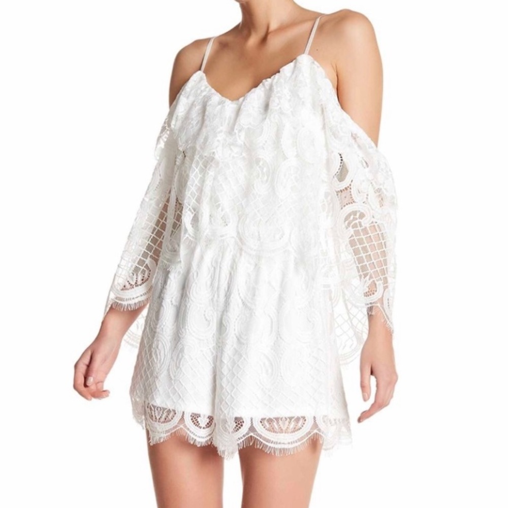 New Few Moda Lace Romper Size Medium